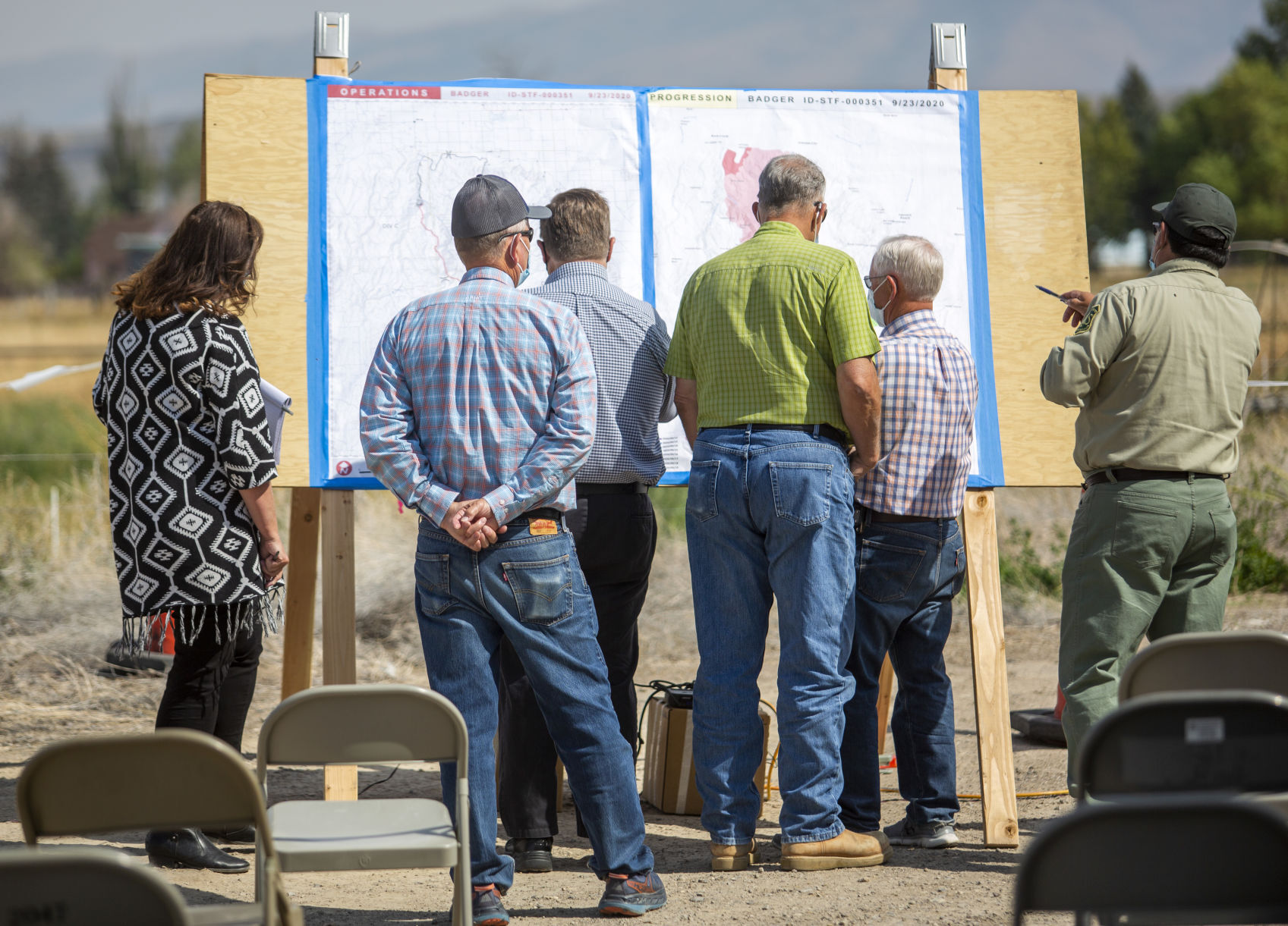 Gov. Little gets updated on Badger Fire